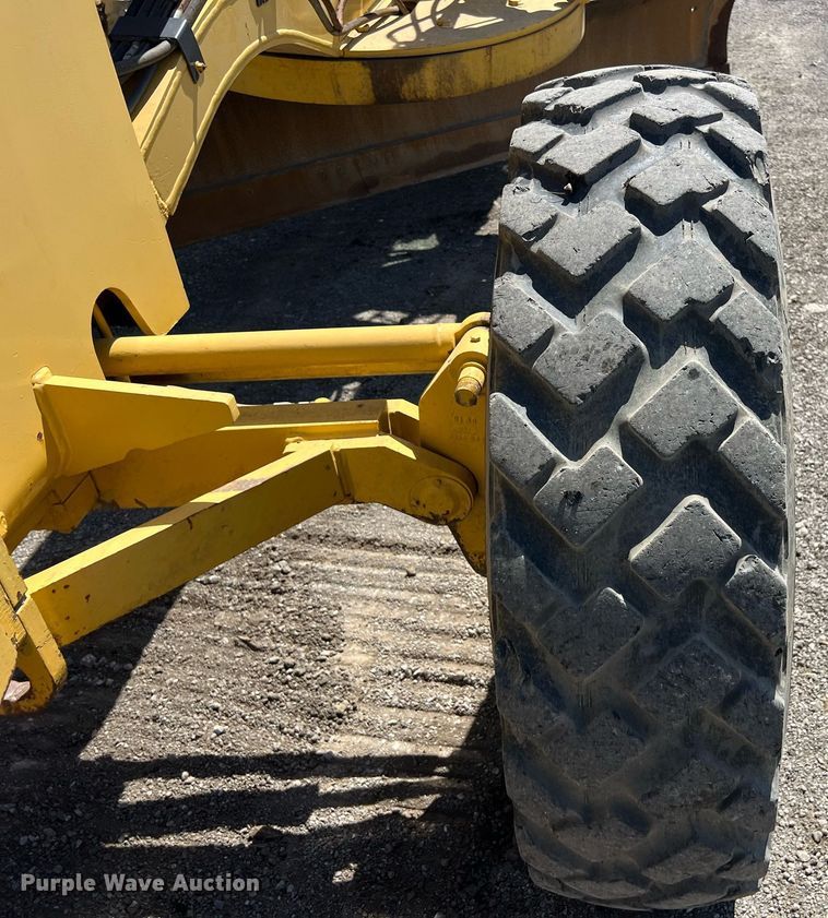 image for item EM2529 Komatsu GD650 motor grader