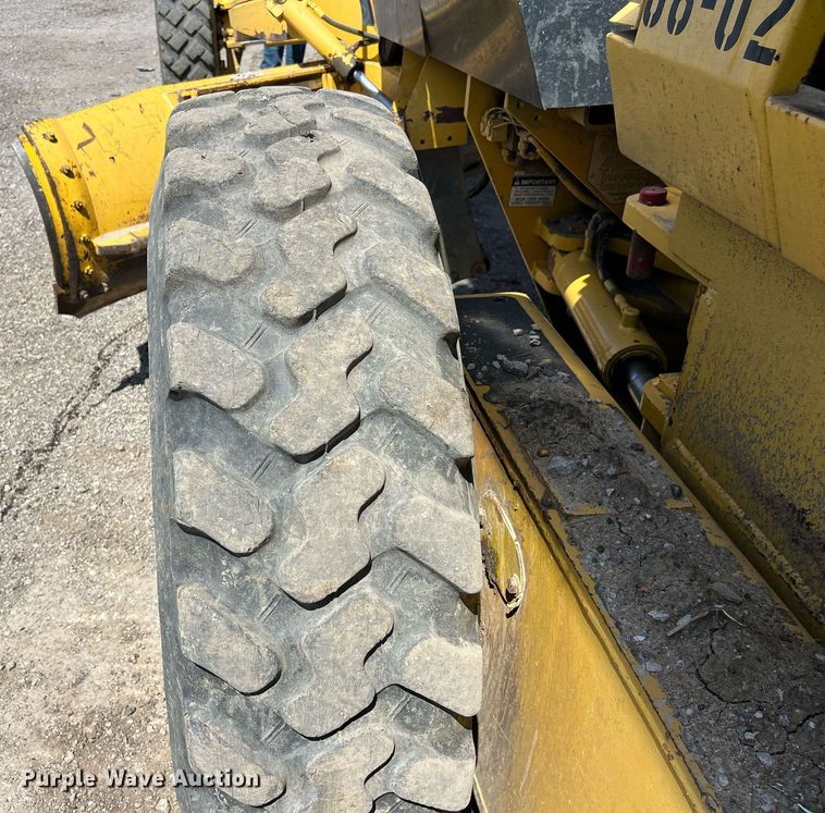 image for item EM2529 Komatsu GD650 motor grader