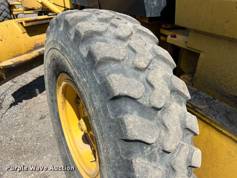 image for item EM2529 Komatsu GD650 motor grader