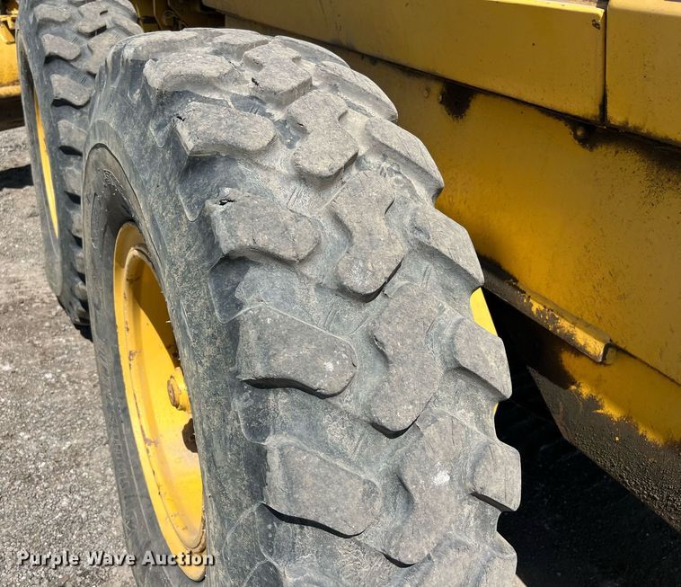 image for item EM2529 Komatsu GD650 motor grader