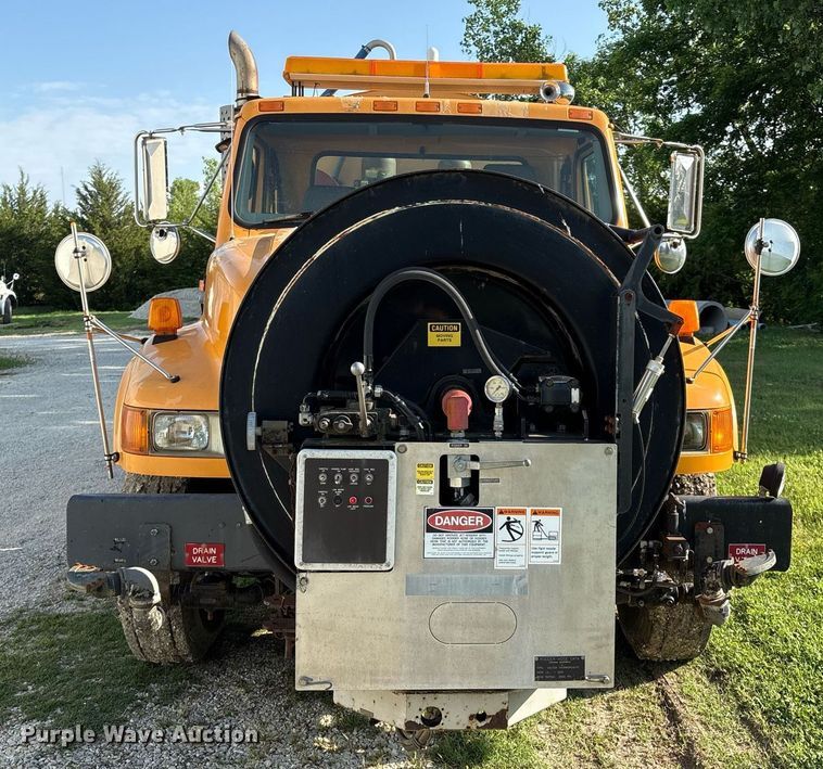 image for item EM2549 2000 International 4900 sewer jetter truck