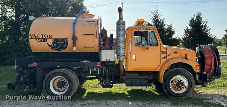 image for item EM2549 2000 International 4900 sewer jetter truck