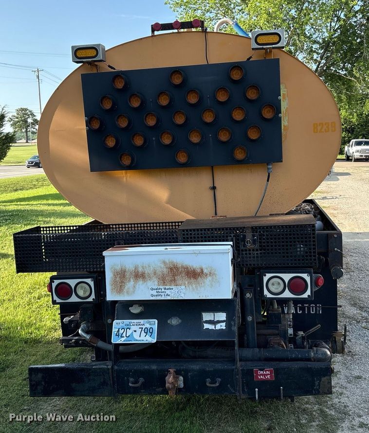image for item EM2549 2000 International 4900 sewer jetter truck