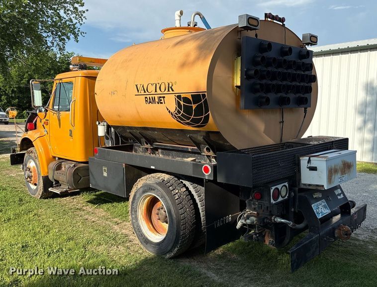 image for item EM2549 2000 International 4900 sewer jetter truck