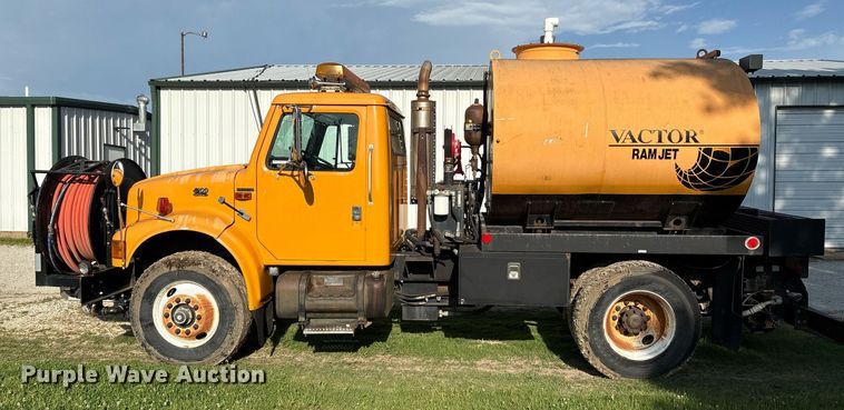 image for item EM2549 2000 International 4900 sewer jetter truck