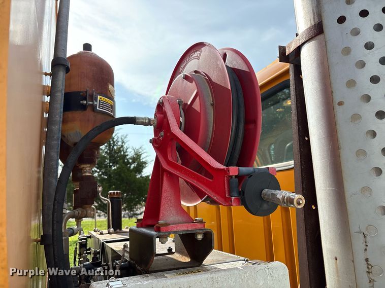 image for item EM2549 2000 International 4900 sewer jetter truck