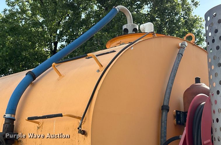 image for item EM2549 2000 International 4900 sewer jetter truck