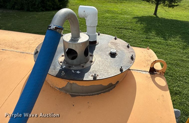 image for item EM2549 2000 International 4900 sewer jetter truck