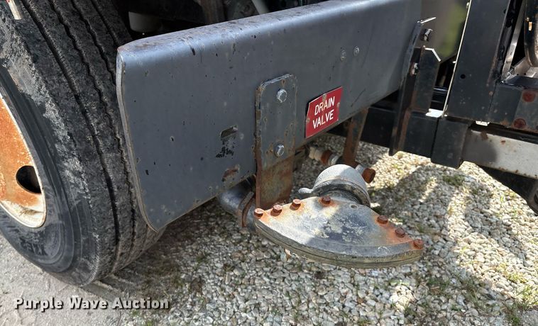 image for item EM2549 2000 International 4900 sewer jetter truck