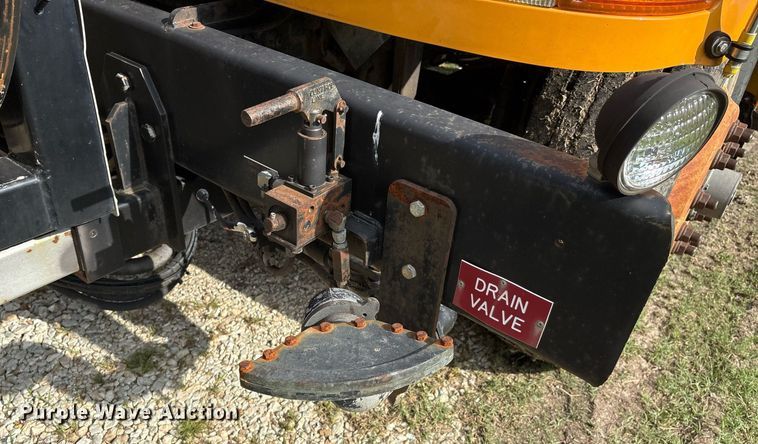 image for item EM2549 2000 International 4900 sewer jetter truck