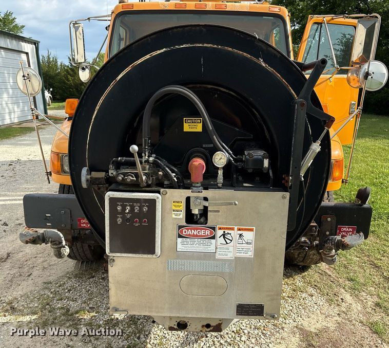 image for item EM2549 2000 International 4900 sewer jetter truck