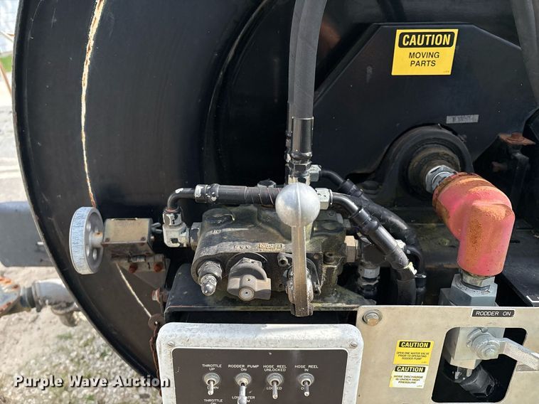 image for item EM2549 2000 International 4900 sewer jetter truck