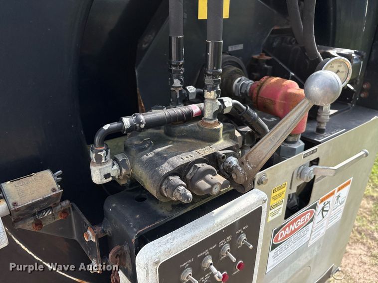 image for item EM2549 2000 International 4900 sewer jetter truck