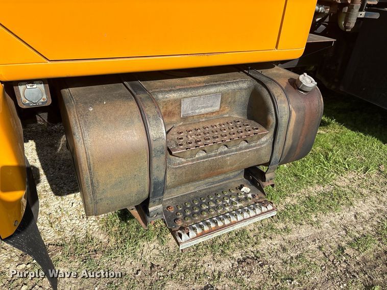 image for item EM2549 2000 International 4900 sewer jetter truck