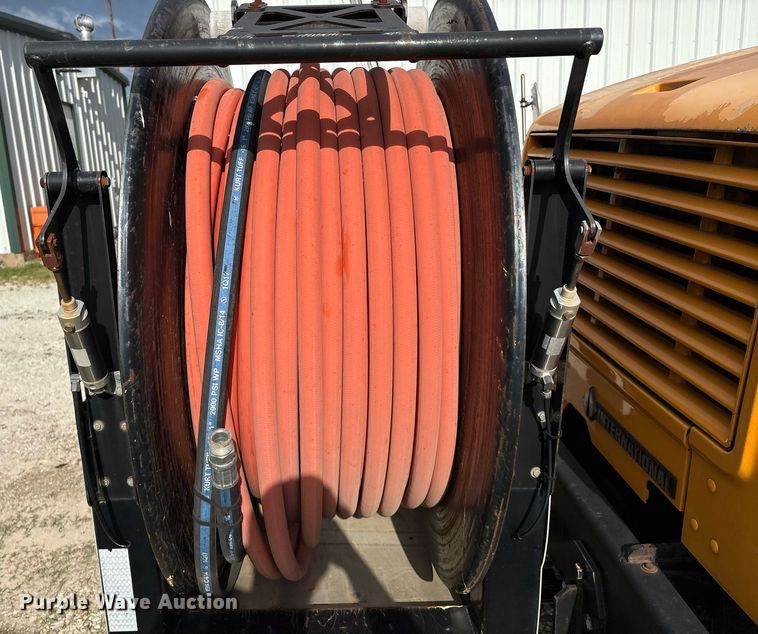 image for item EM2549 2000 International 4900 sewer jetter truck