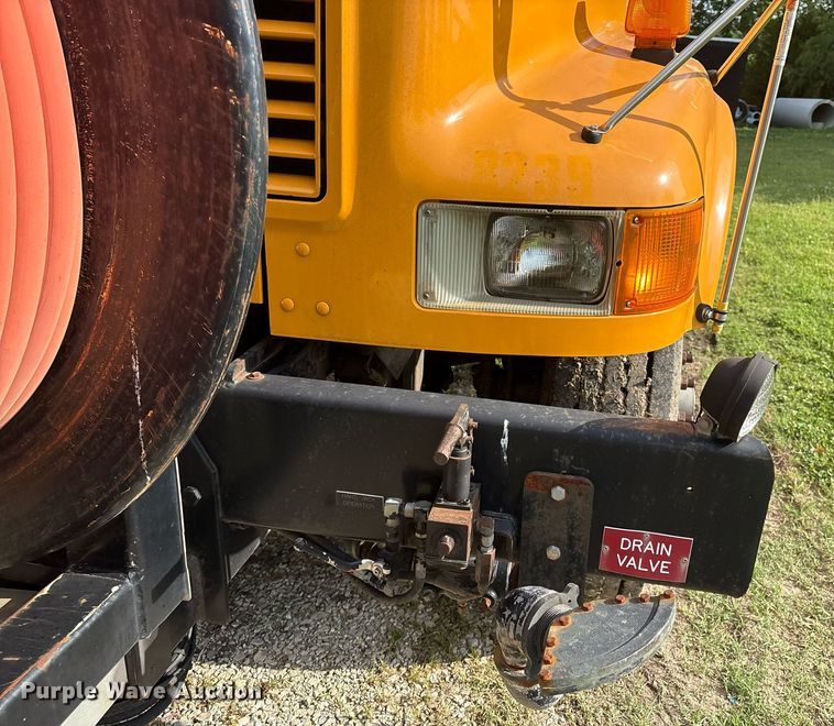image for item EM2549 2000 International 4900 sewer jetter truck