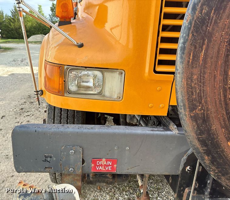 image for item EM2549 2000 International 4900 sewer jetter truck