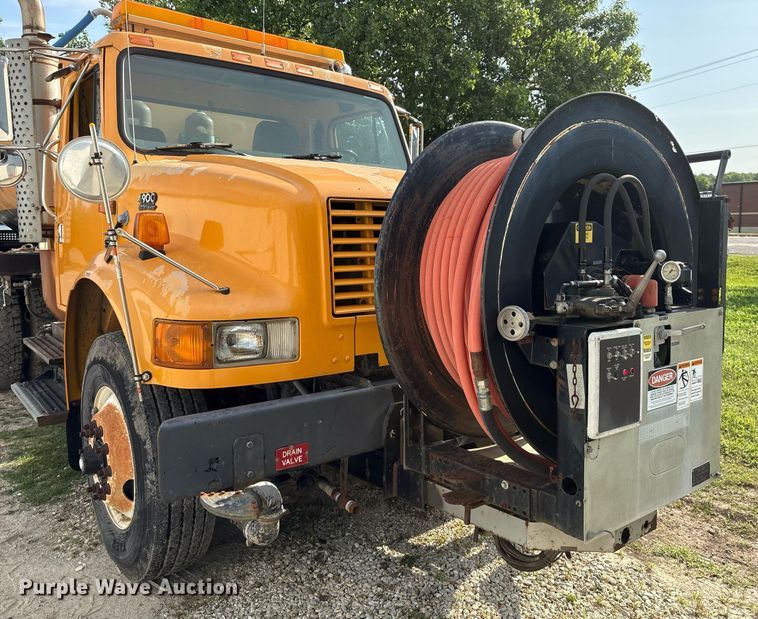 image for item EM2549 2000 International 4900 sewer jetter truck