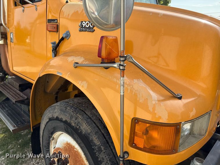 image for item EM2549 2000 International 4900 sewer jetter truck