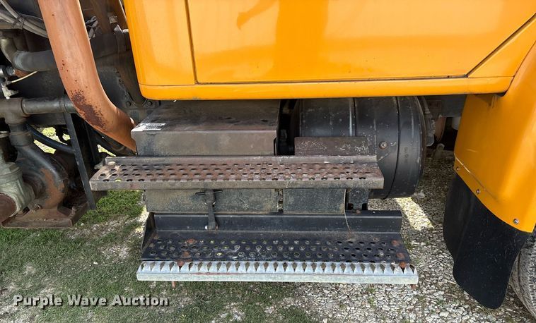 image for item EM2549 2000 International 4900 sewer jetter truck