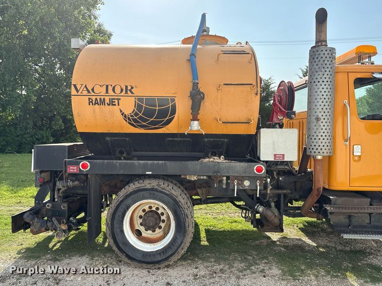 image for item EM2549 2000 International 4900 sewer jetter truck