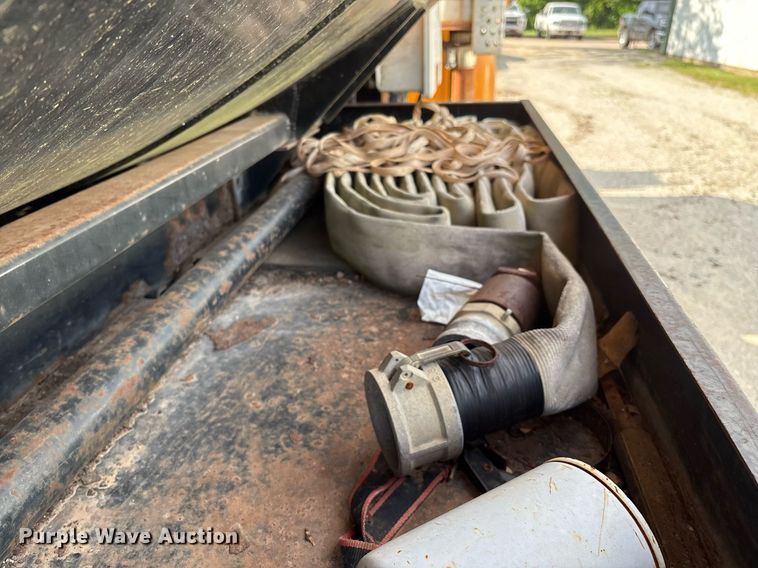 image for item EM2549 2000 International 4900 sewer jetter truck