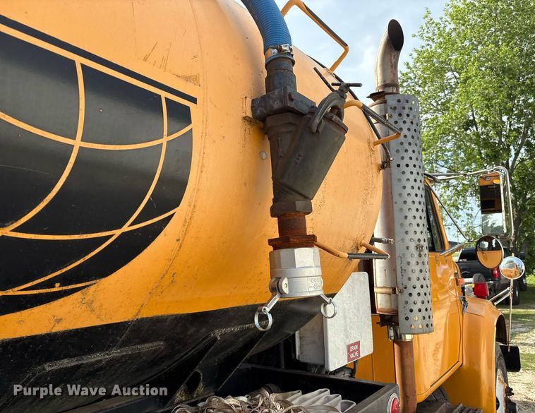 image for item EM2549 2000 International 4900 sewer jetter truck