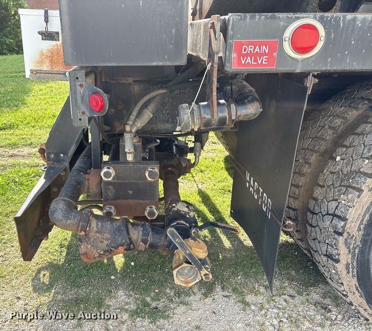 image for item EM2549 2000 International 4900 sewer jetter truck