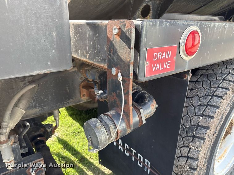 image for item EM2549 2000 International 4900 sewer jetter truck