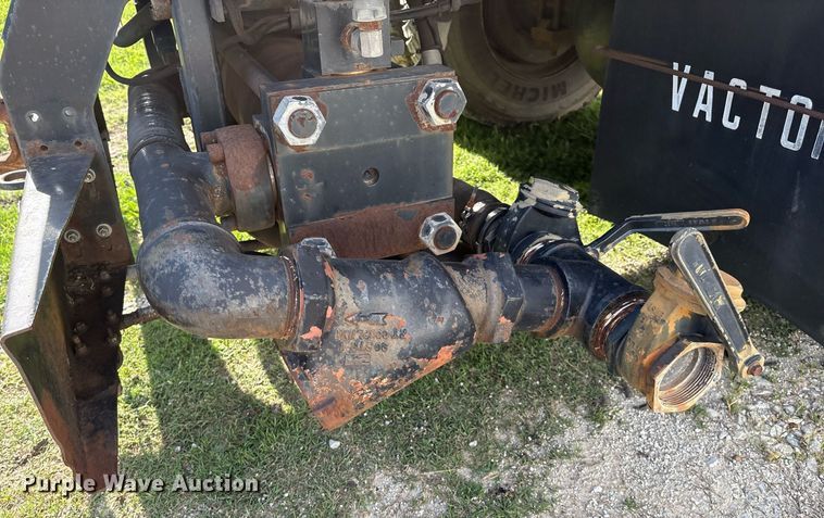 image for item EM2549 2000 International 4900 sewer jetter truck