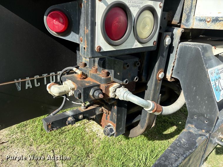 image for item EM2549 2000 International 4900 sewer jetter truck