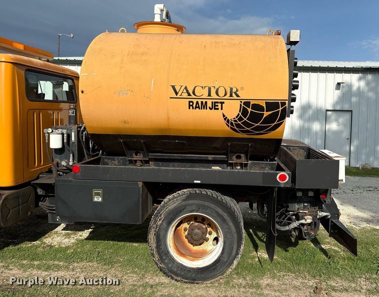 image for item EM2549 2000 International 4900 sewer jetter truck