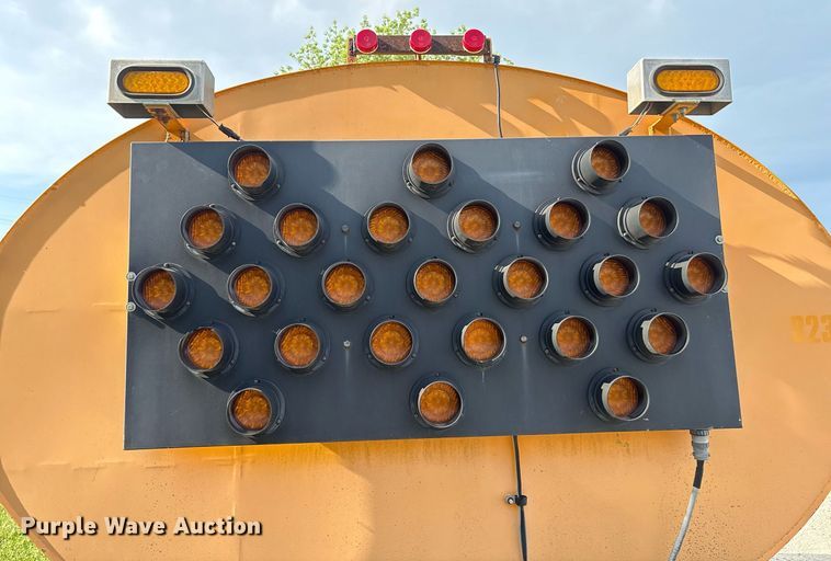 image for item EM2549 2000 International 4900 sewer jetter truck