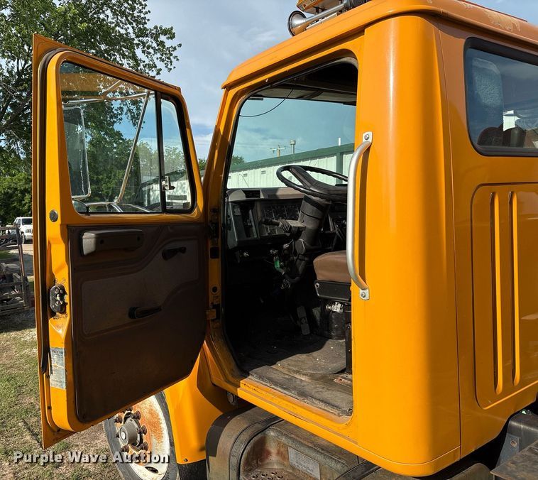 image for item EM2549 2000 International 4900 sewer jetter truck