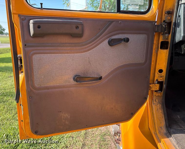 image for item EM2549 2000 International 4900 sewer jetter truck