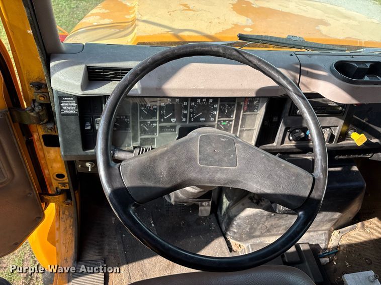 image for item EM2549 2000 International 4900 sewer jetter truck