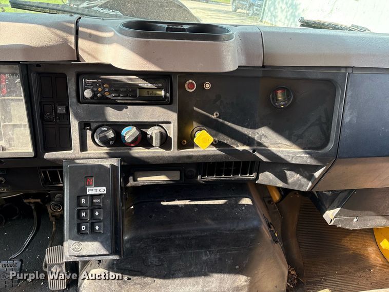 image for item EM2549 2000 International 4900 sewer jetter truck