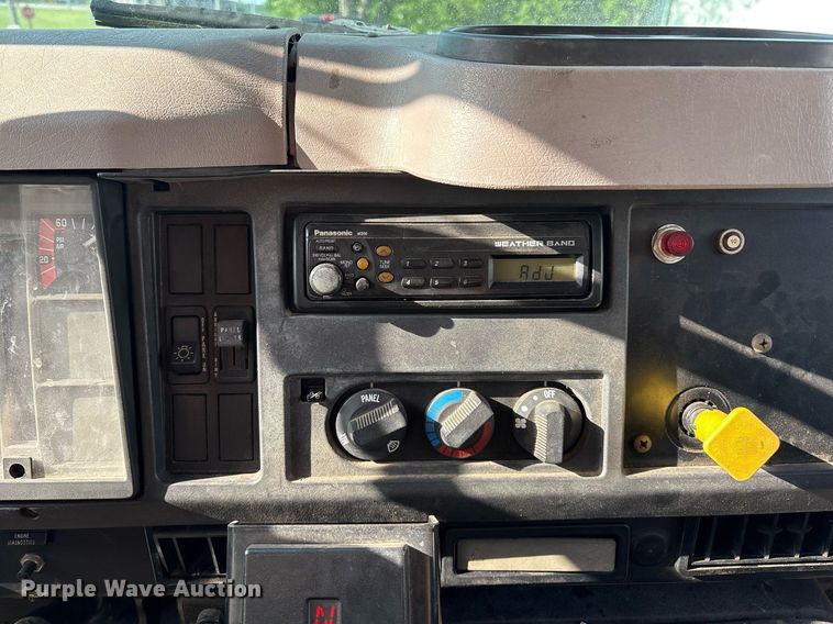 image for item EM2549 2000 International 4900 sewer jetter truck