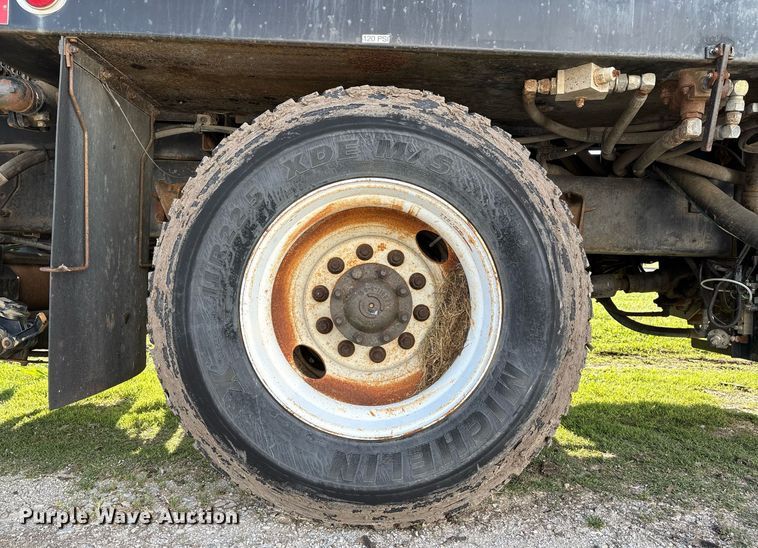 image for item EM2549 2000 International 4900 sewer jetter truck