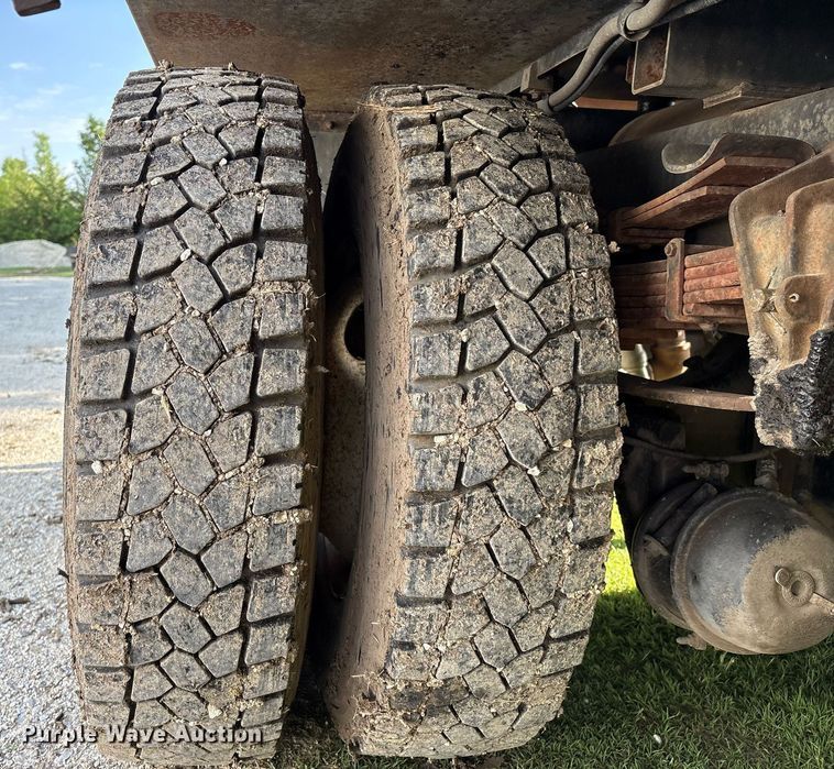 image for item EM2549 2000 International 4900 sewer jetter truck