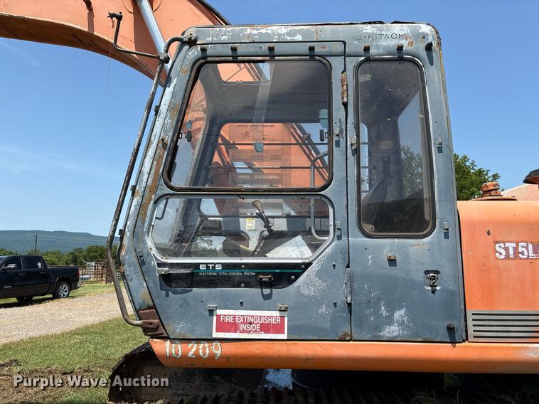 image for item EM2565 1995 Hitachi EX270LC excavator