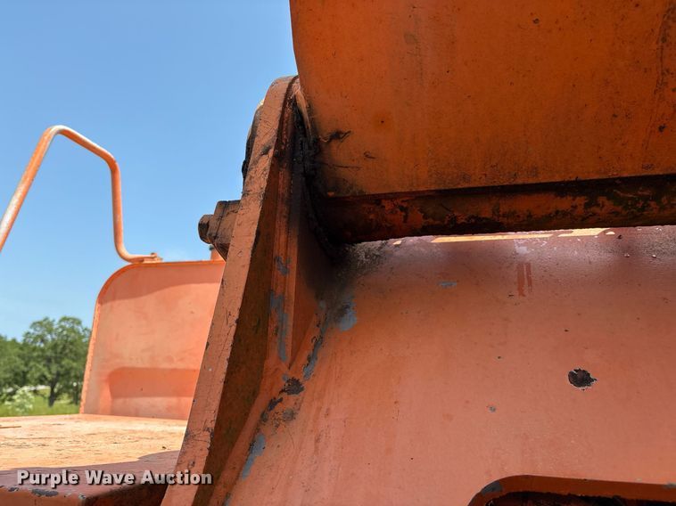 image for item EM2565 1995 Hitachi EX270LC excavator