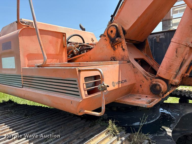 image for item EM2565 1995 Hitachi EX270LC excavator