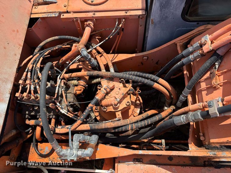 image for item EM2565 1995 Hitachi EX270LC excavator