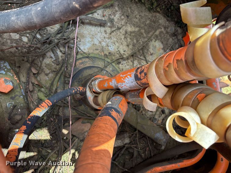 image for item EM2565 1995 Hitachi EX270LC excavator