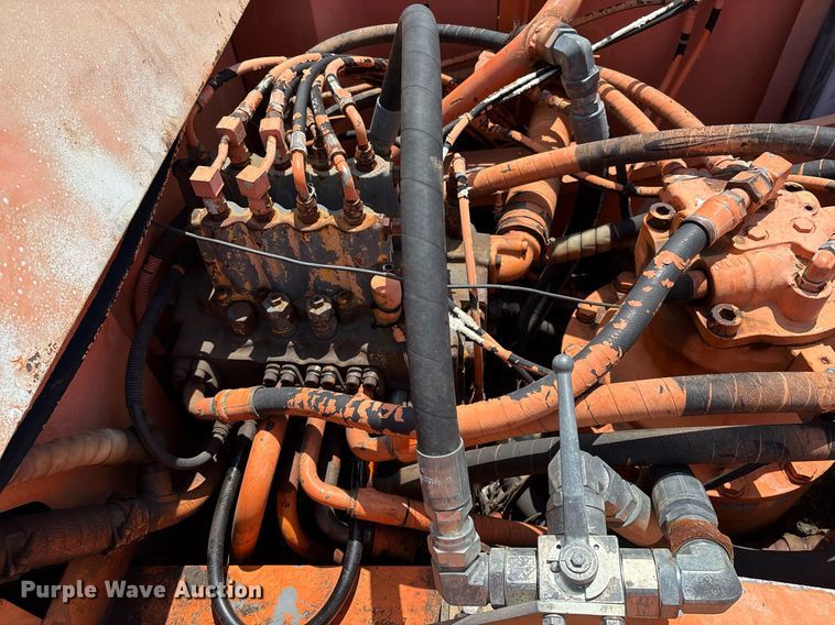 image for item EM2565 1995 Hitachi EX270LC excavator