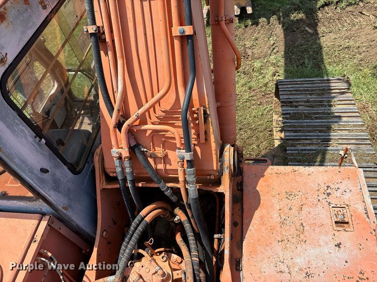 image for item EM2565 1995 Hitachi EX270LC excavator