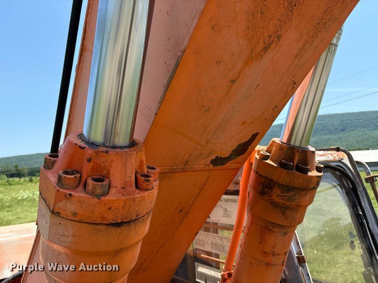 image for item EM2565 1995 Hitachi EX270LC excavator