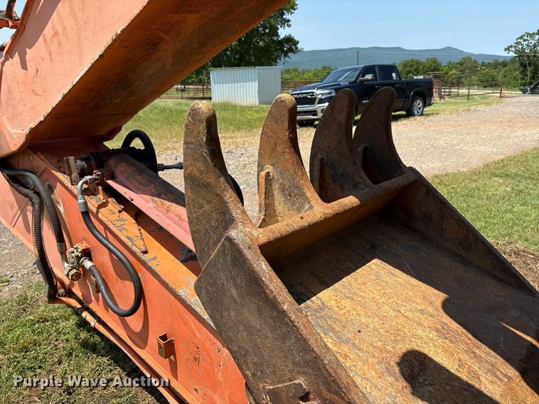 image for item EM2565 1995 Hitachi EX270LC excavator