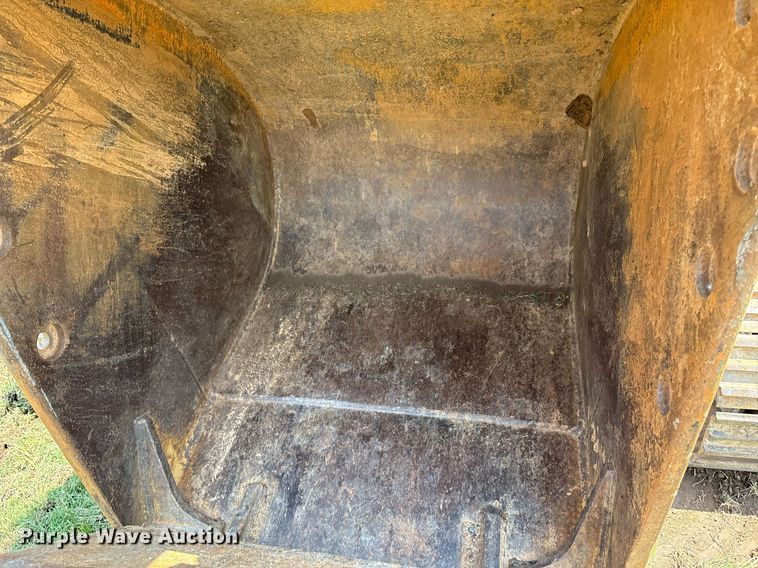 image for item EM2565 1995 Hitachi EX270LC excavator